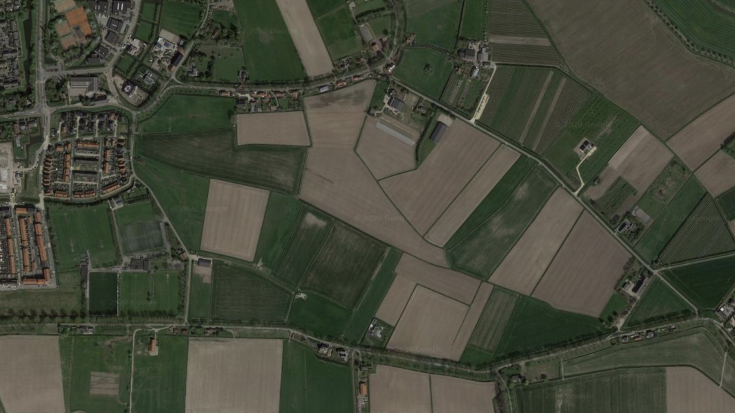 Links 'Sportpark de Omloop' en rechts 'De rand van Rhoon' (via Google Maps) Links 'Sportpark de Omloop' en rechts 'De rand van Rhoon' (via Google Maps)